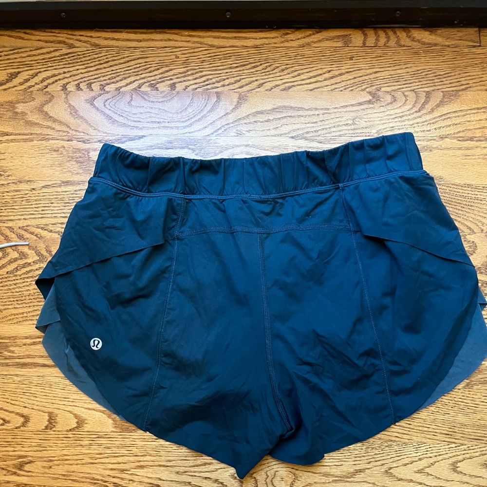 Lululemon size 6 turquoise shorts